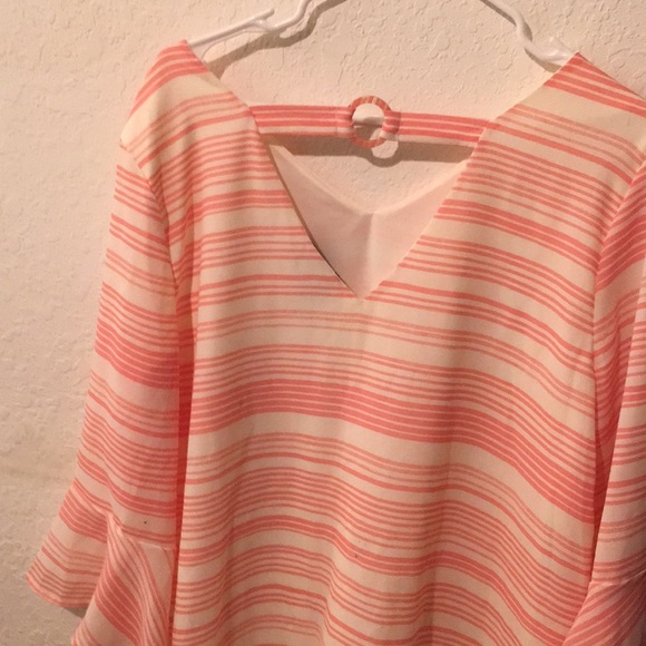 A blouse - Picture 2 of 2